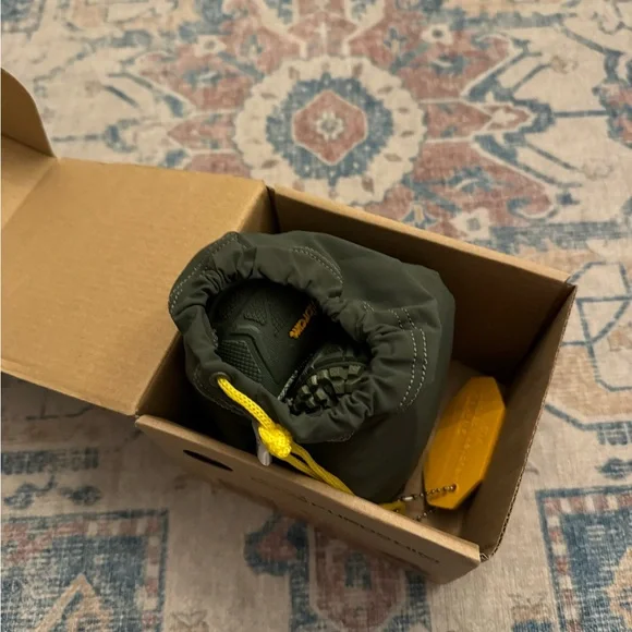 Vibram Womens Furoshiki The Wrapping Sole Size 8 in Olive